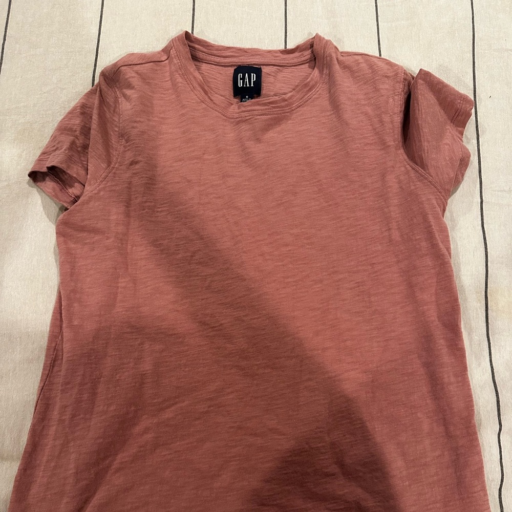 Women’s Gap tee shirt